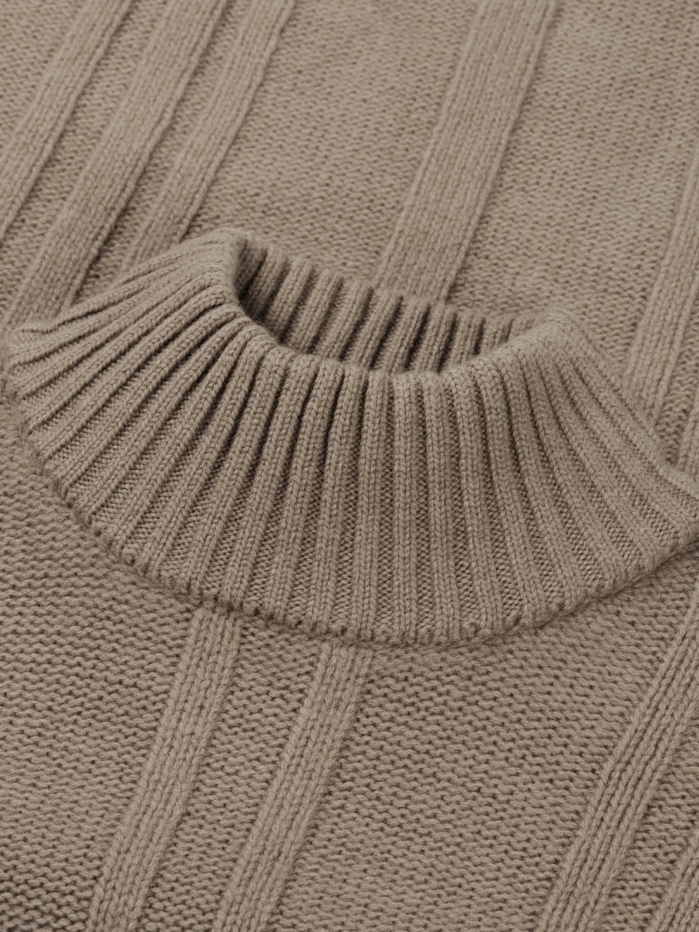 Aurelien Trui Turtle Neck - Beige